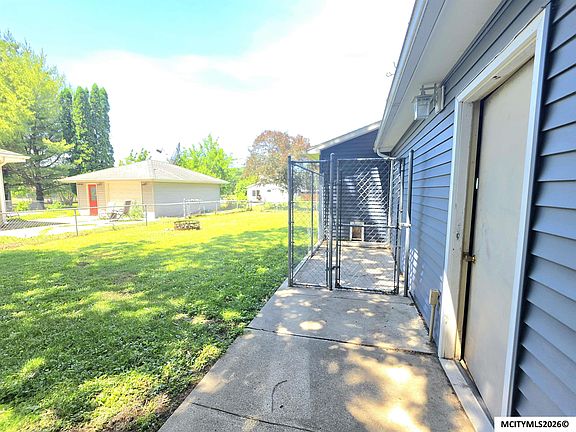 5th image of 1046 1st St NE