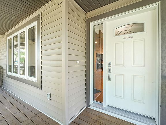 4th image of 10433 70th Ave NW