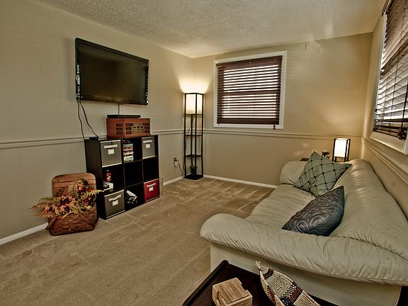 3rd image of 2011 Seward Dr