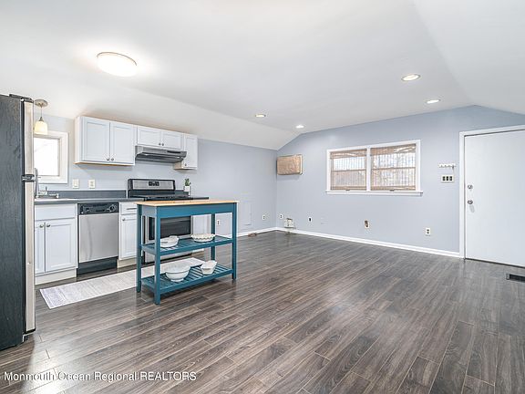 5th image of 60 Shoreland Terrace