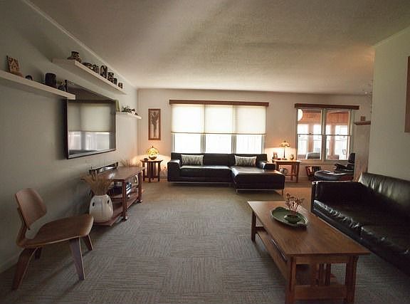 3rd image of 51 W Devon Ave
