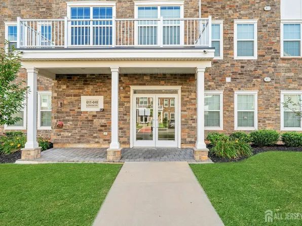 644 Lorhan Dr, Piscataway, NJ 08854