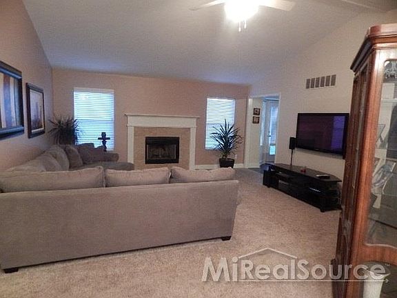4th image of 28624 Iris Dr