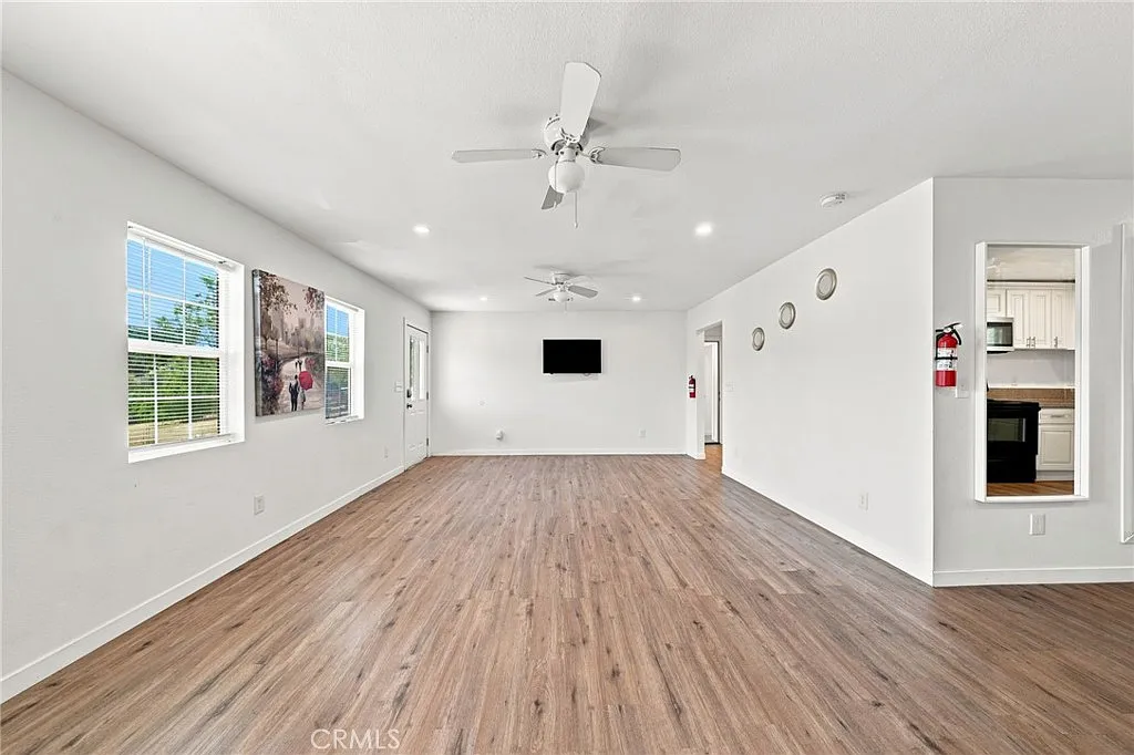 3 bed, 1672 sqft, $2,400 — Photo 4