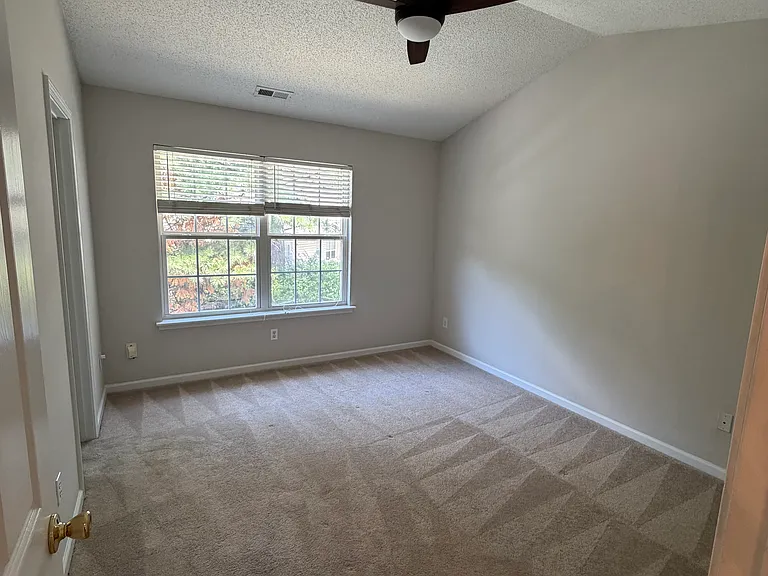 405 Gelderland Dr — Photo 10