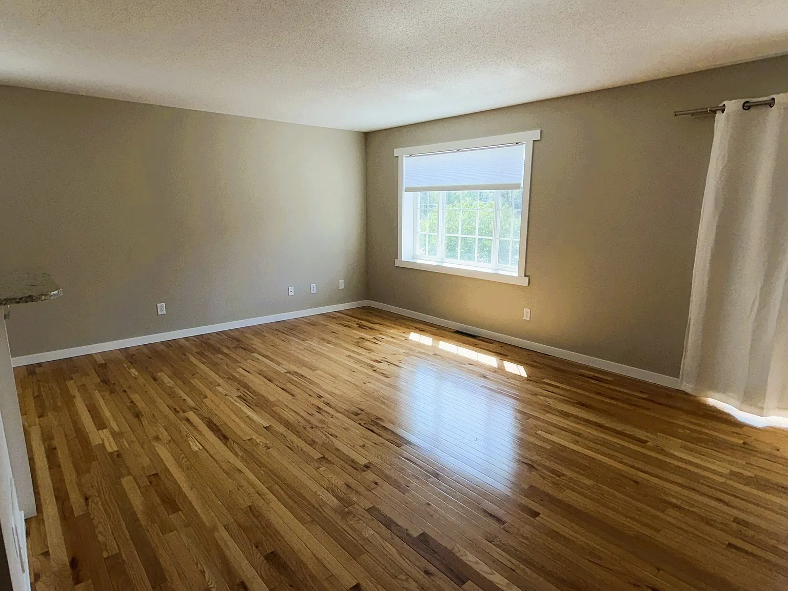 Beautiful two bedroom/two bathroom townhome in Maplewood — Photo 4