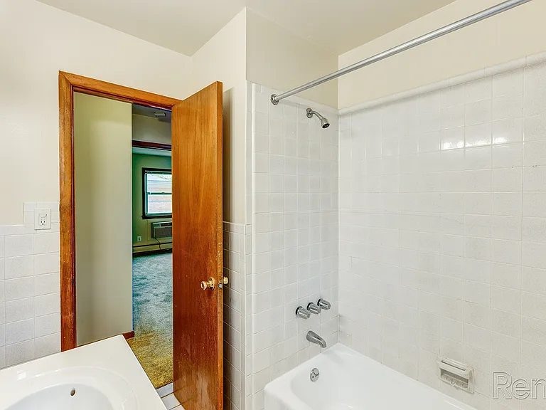 Nassau Arms Apartments — Photo 52