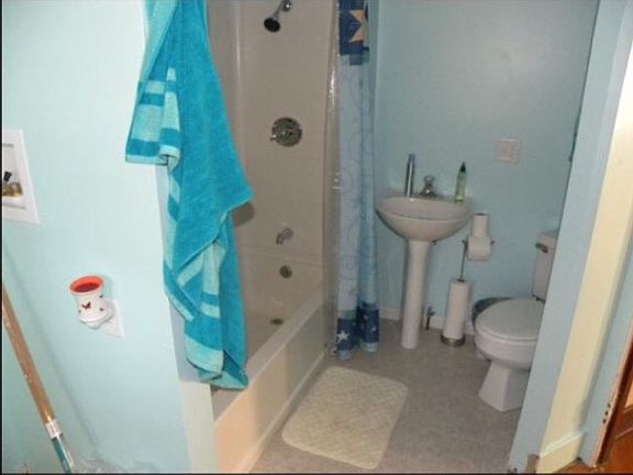 4th image of 127 Beach Dr