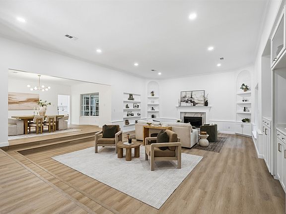 5th image of 2221 Woodbrook St