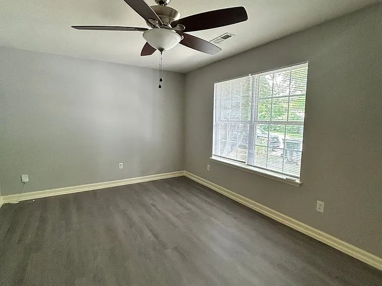 100 Biltford Ave — Photo 1