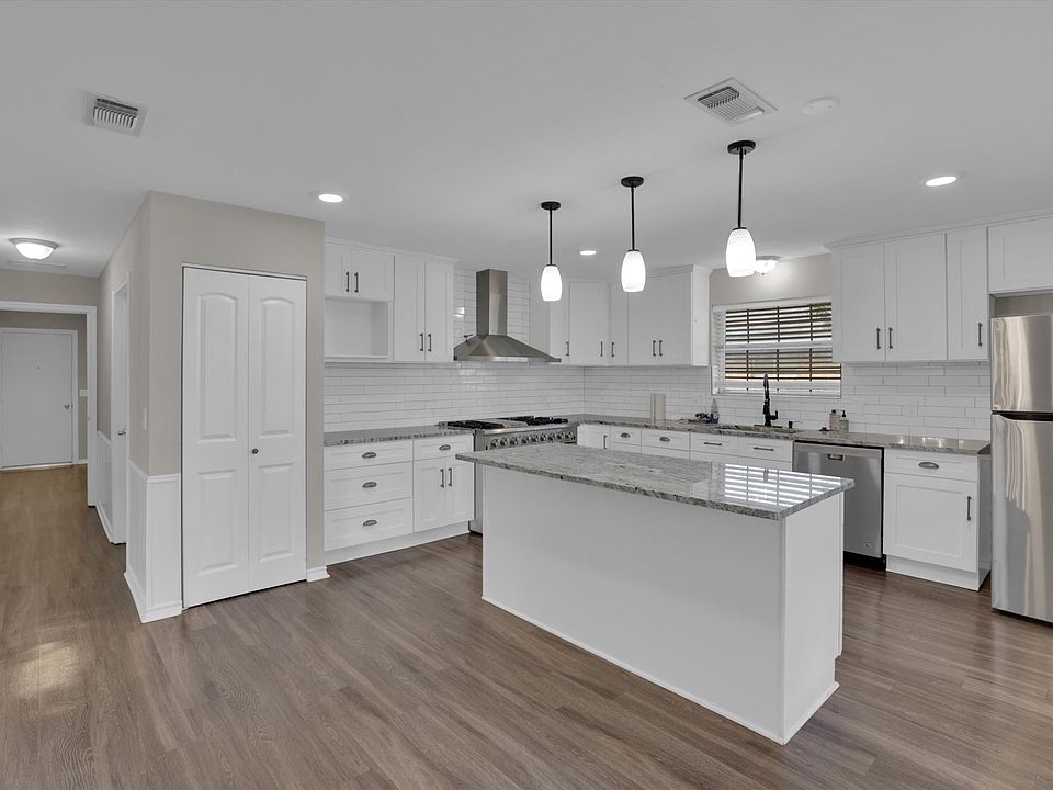 1st image of 2424 Evergreen Dr