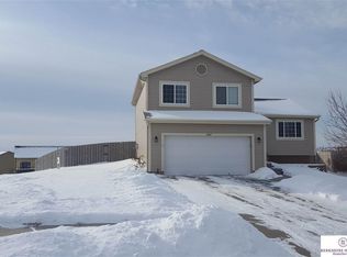 16907 Browne St, Omaha, NE 68116