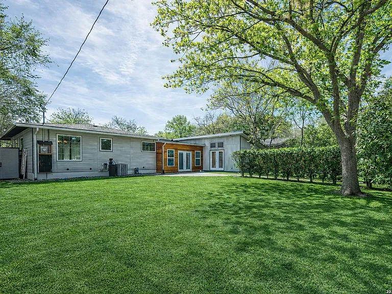 227 Devonshire Dr — Photo 54