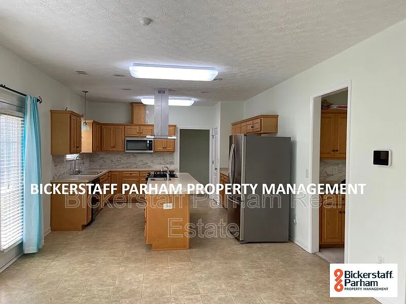4 bed, 3.0 bath, 2712 sqft, $2,595 — Photo 4