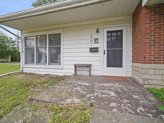 3rd image of 201 W Willow St