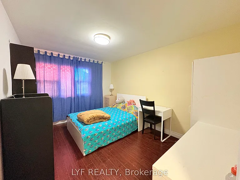 22 Ivordale Cres #A — Photo 11