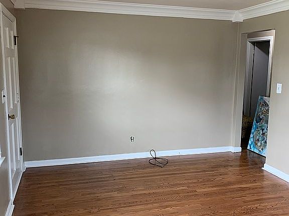 5th image of 210 Taylor Ave