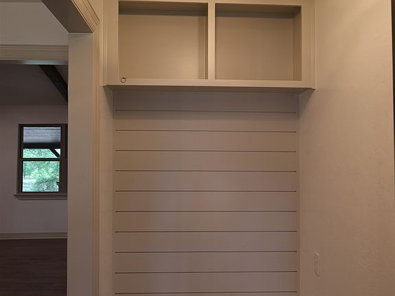 5th image of 215 Hillburn Rd