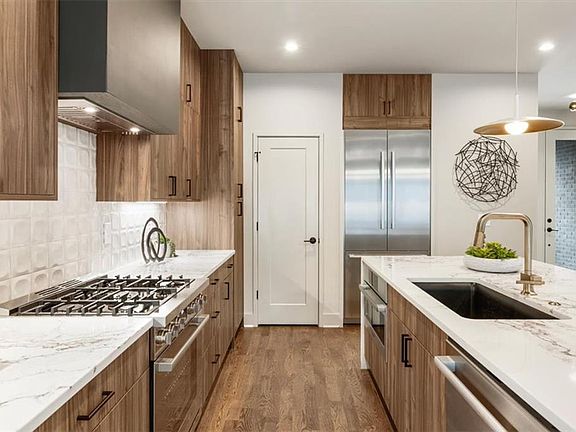 3rd image of 109 Chester Ave SE