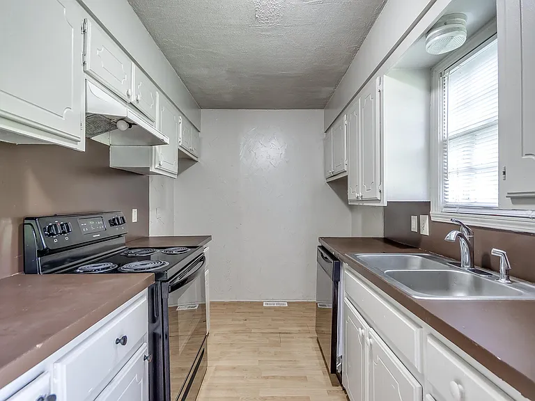 2121 June Ln — Photo 3