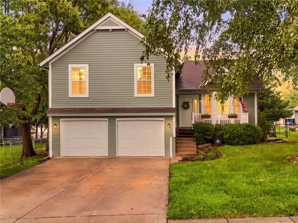 1711 Sunset Dr, Kearney, MO 64060
