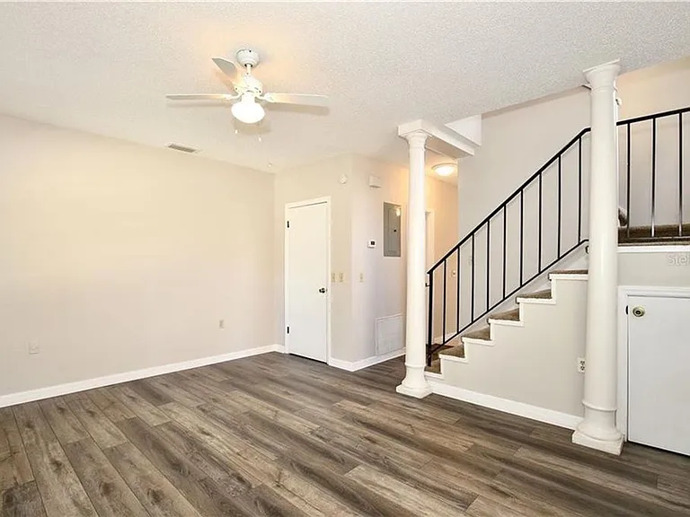 702 S Summerlin Ave #B — Photo 3