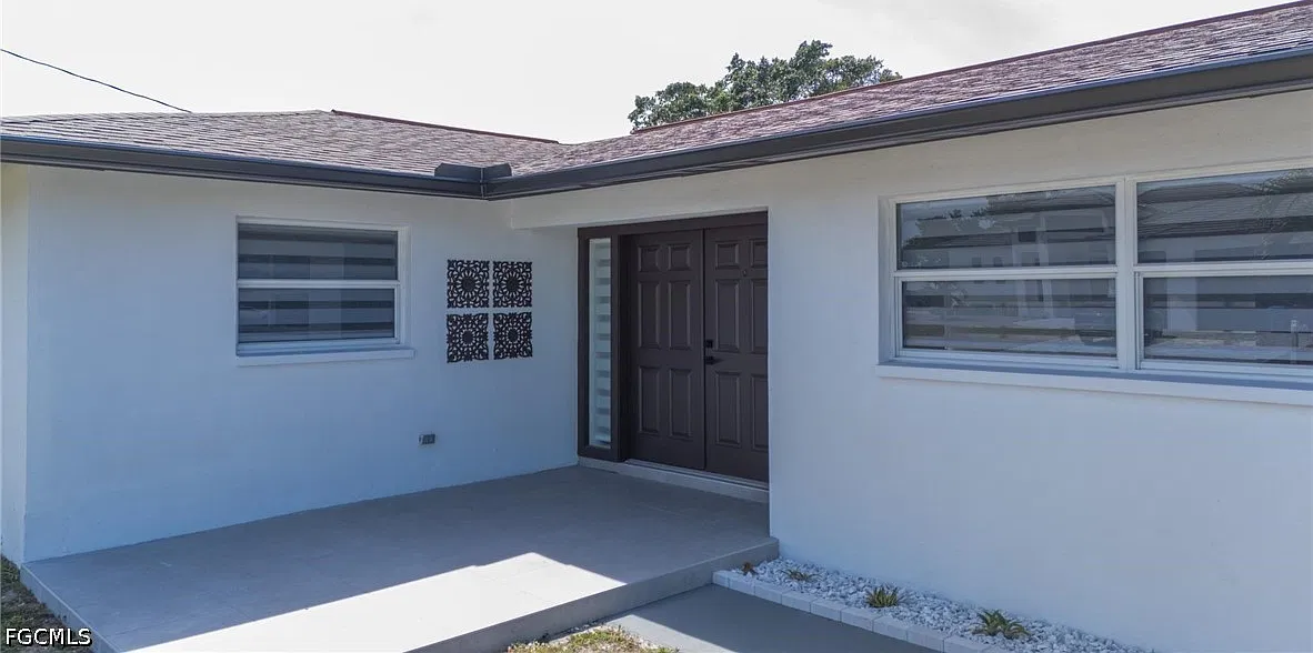 3 bed, 2.0 bath, 1332 sqft, $2,299 — Photo 3