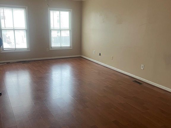 5th image of 716 Curlett St