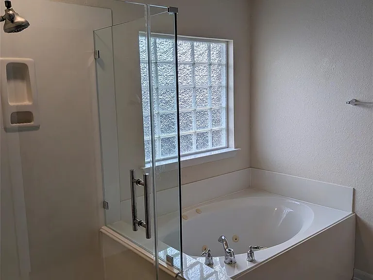 8018 Emperors Pass — Photo 15