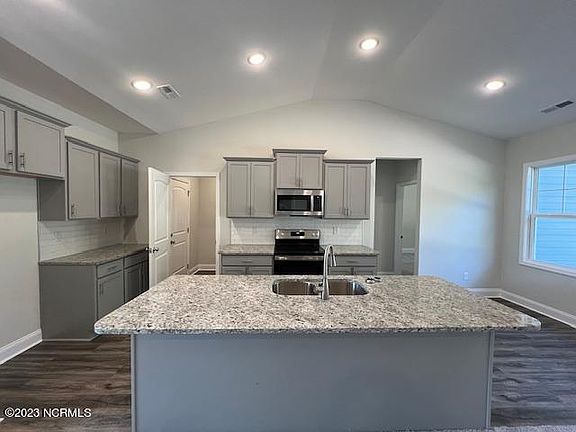 5th image of 305 E Roseboro Street