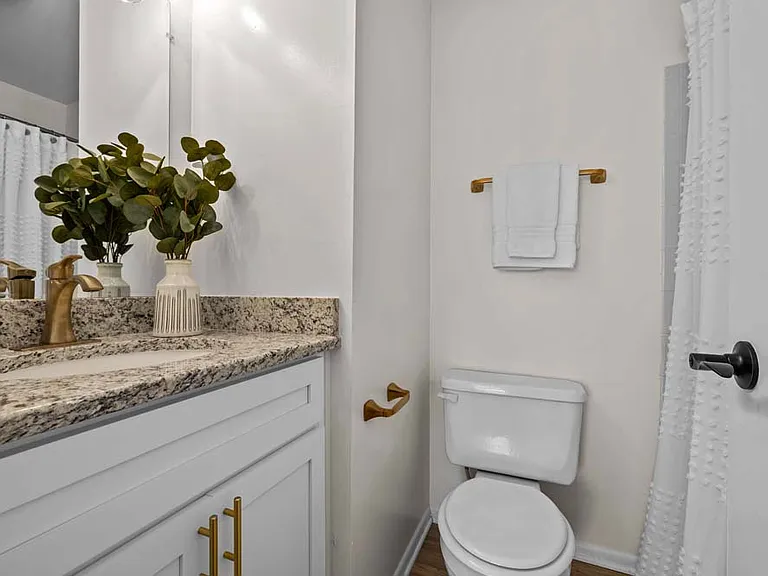 Runaway Bay Apartments — Photo 16