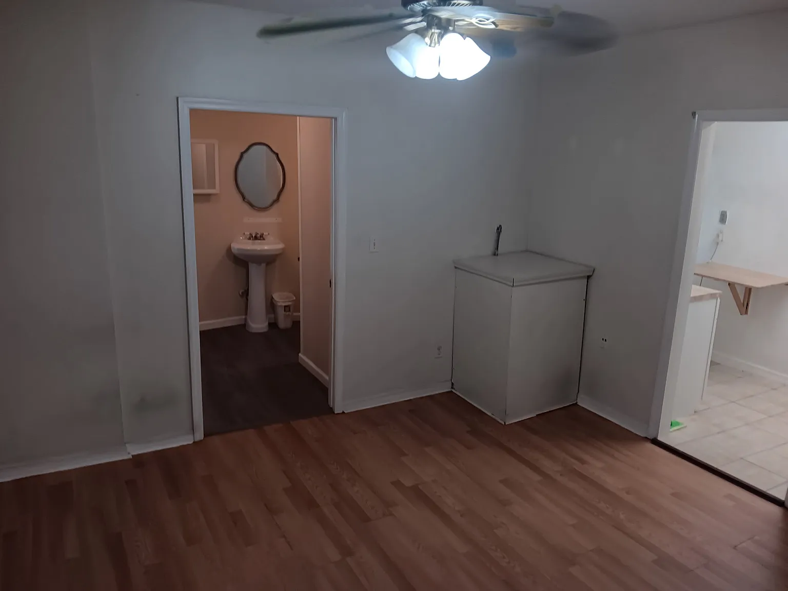 Studio, $950 — Photo 2