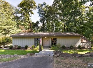 32 Foremost Mountain Rd, Towaco, NJ 07082