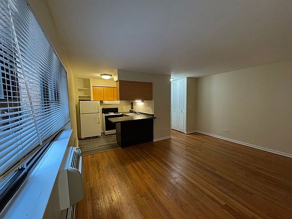 2nd image of 3160 N Cambridge Ave APT 408