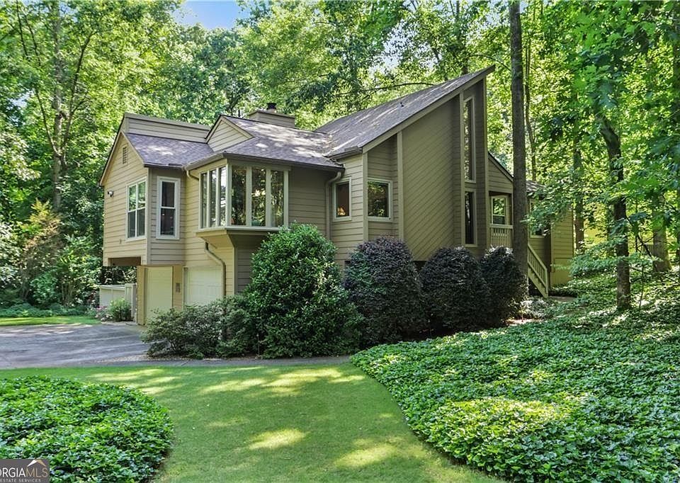 1st image of 2138 Carlyle Dr