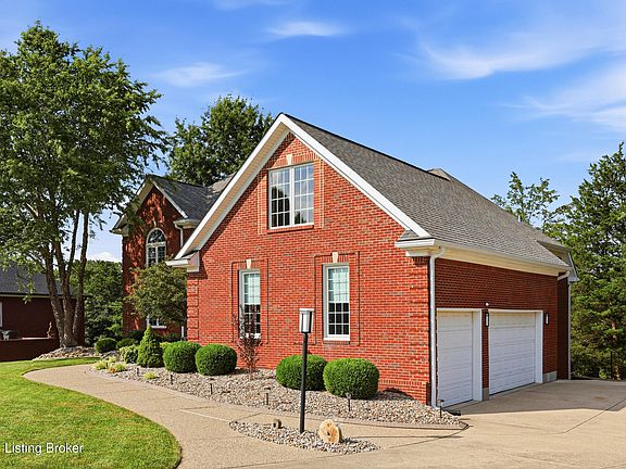 3rd image of 368 Ashford Dr