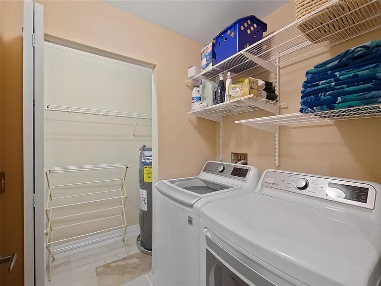 9611 Castle Point Dr #915 — Photo 21