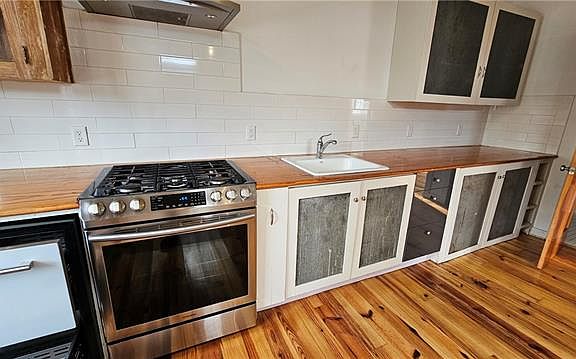 5th image of 741 Bartholomew St