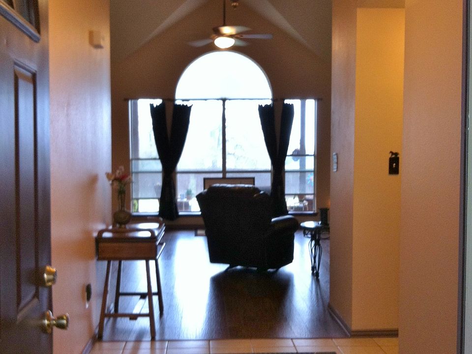 1st image of 121 Joyce Dr