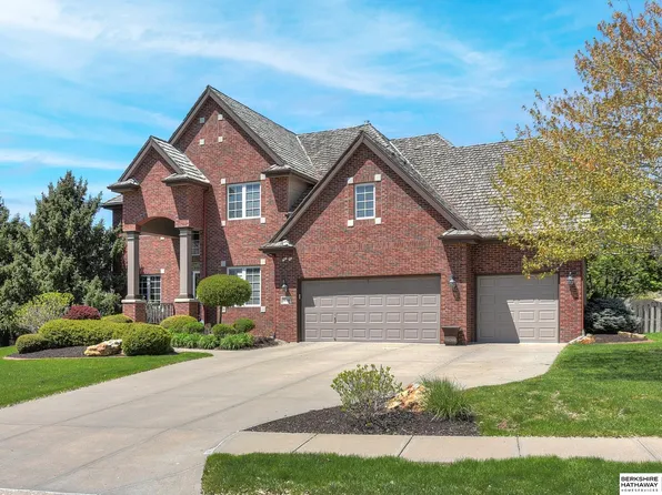 16160 Bedford Ave, Omaha, NE 68116