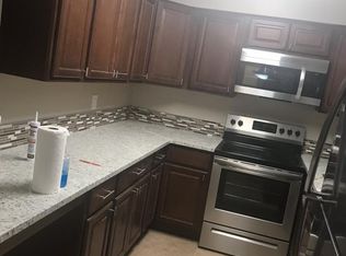 9 Richmond Sq, Cleveland, OH 44143
