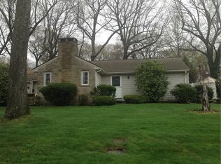 27 Bennington Rd, Cranston, RI 02920