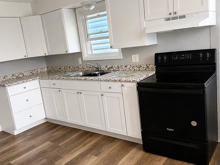 133 Franklin Ave — Photo 4