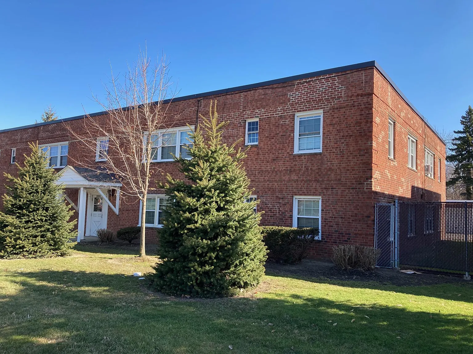 2 bed, 1000 sqft, $990 — Photo 2