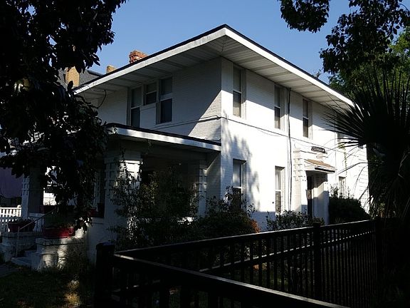 2nd image of 33 W 10th St