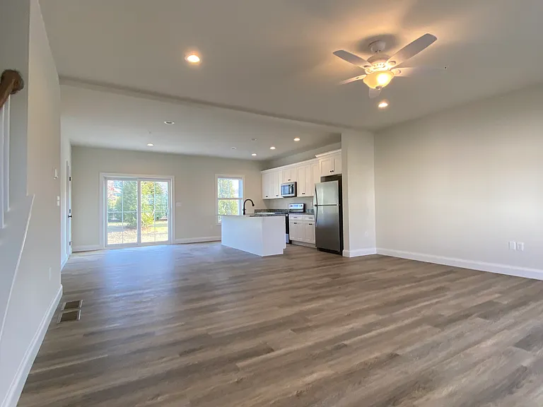327 White Oak Rd #6 — Photo 3