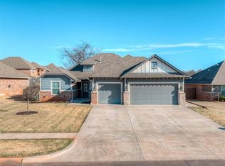 2809 Cedar Creek Dr, Moore, OK 73160