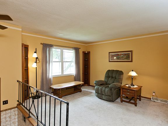 4th image of 6540 Medford Ln NE