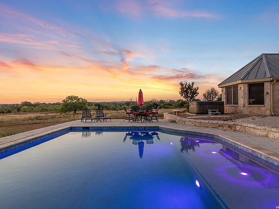 5th image of 647 Funf Kinder Rd