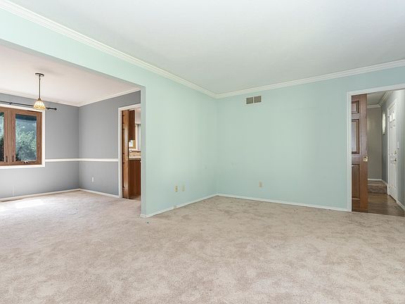 5th image of 34 Chiswick Cir